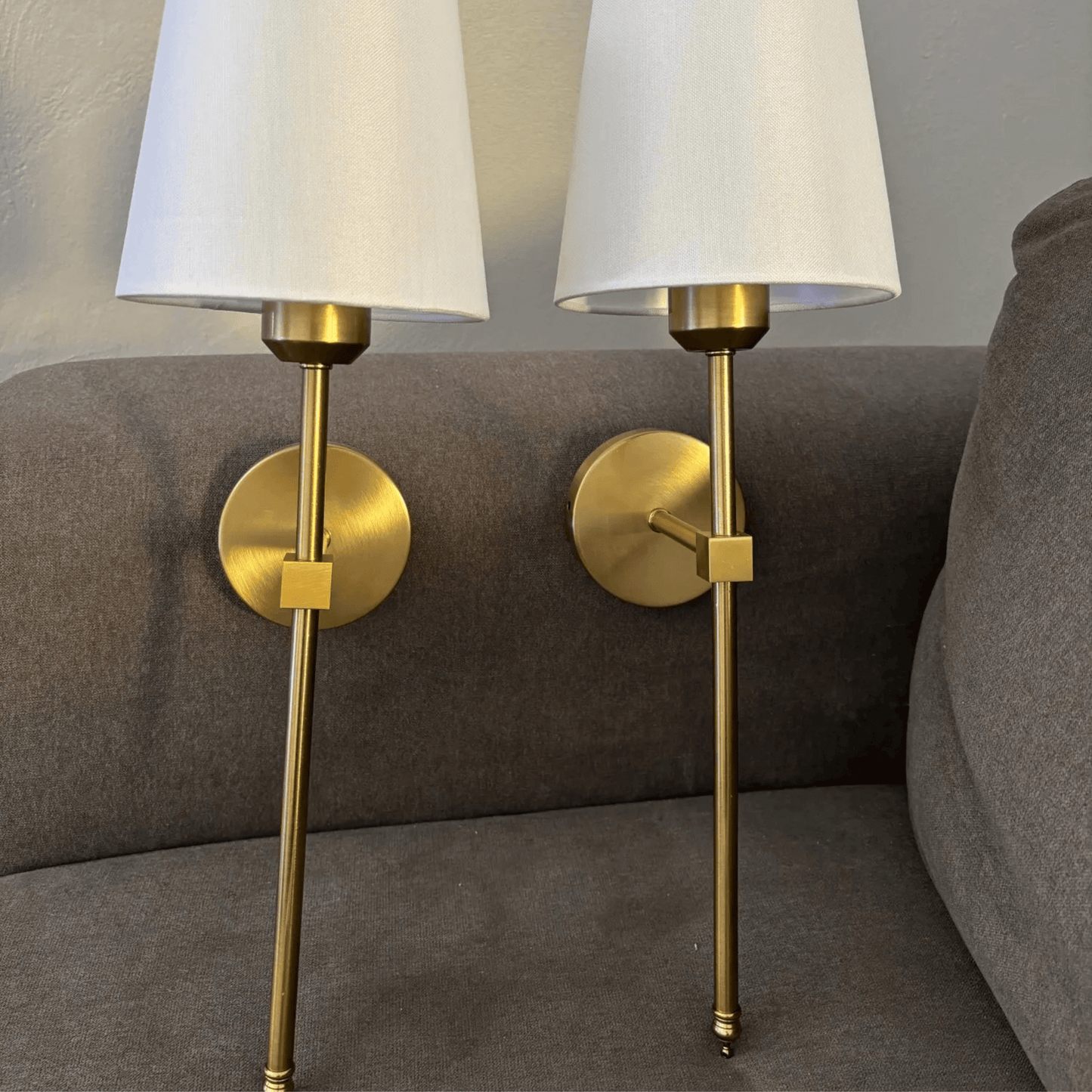 AMARA – Trådløs væglampe med genopladeligt batteri, dæmpbart RGB-lys og fjernbetjening