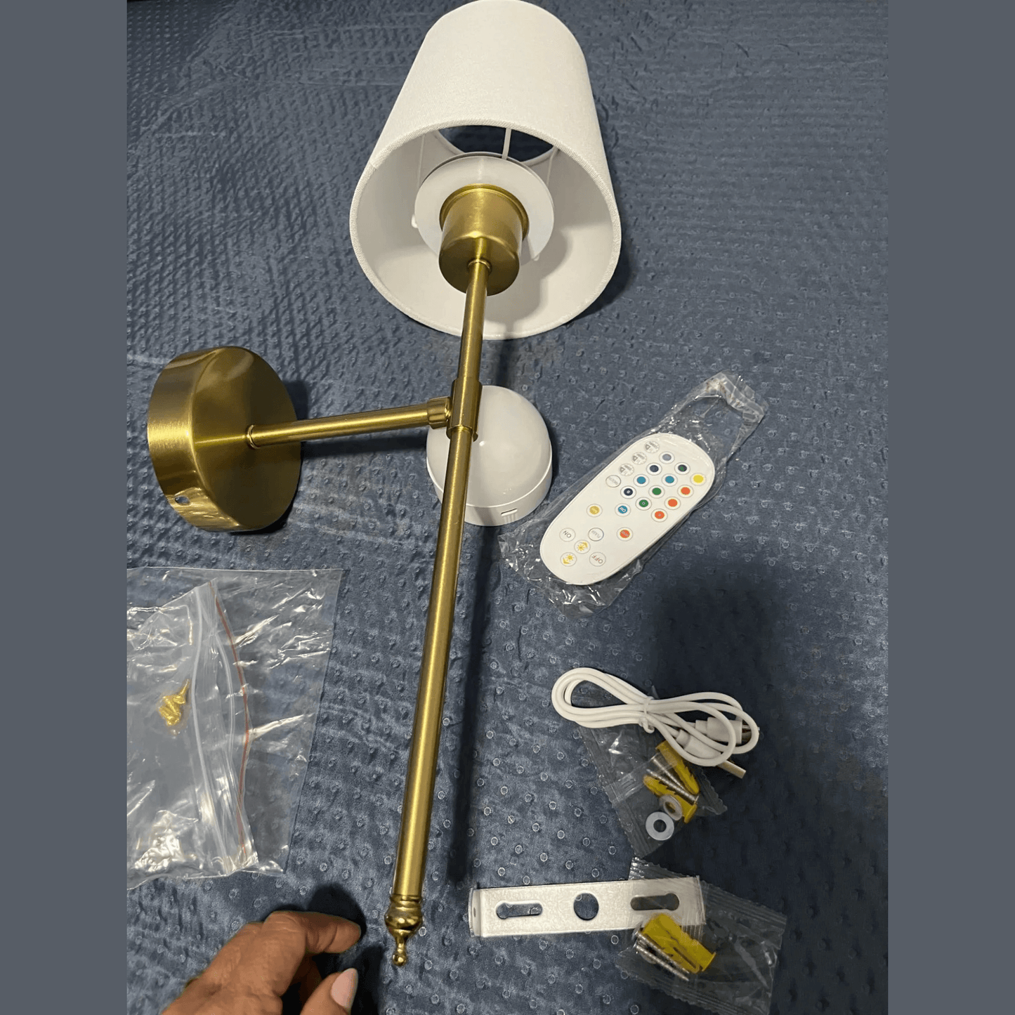 AMARA – Trådløs væglampe med genopladeligt batteri, dæmpbart RGB-lys og fjernbetjening