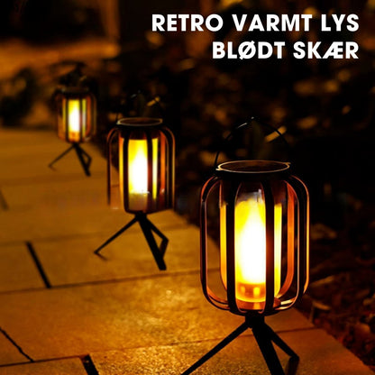 CampFlameGlow™ - Lampe med realistisk flammeeffekt – Opladelig via USB & solenergi