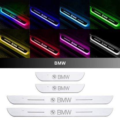 IlluminateDrive™ | LED-indstigningslys til bil – magnetisk montering & skiftende farver med dit logo