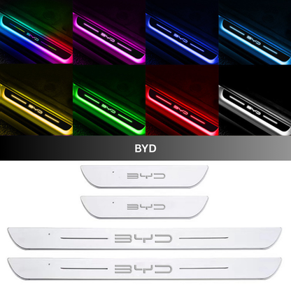IlluminateDrive™ | LED-indstigningslys til bil – magnetisk montering & skiftende farver med dit logo