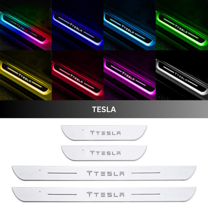 IlluminateDrive™ | LED-indstigningslys til bil – magnetisk montering & skiftende farver med dit logo