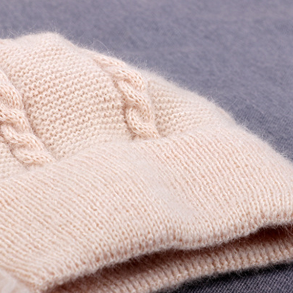 Alt-i-én strikket hue og halstørklæde