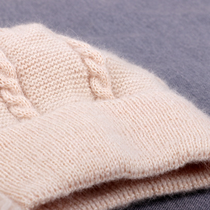 Alt-i-én strikket hue og halstørklæde